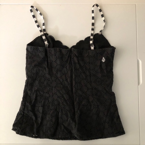 Volcom eyelet tank - Picture 2 of 3